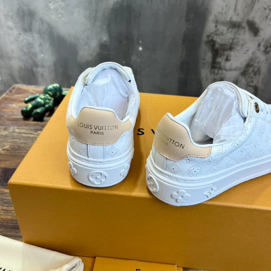 LV TIME OUT SNEAKER