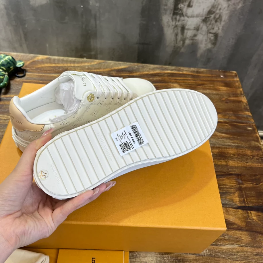 LV TIME OUT SNEAKER