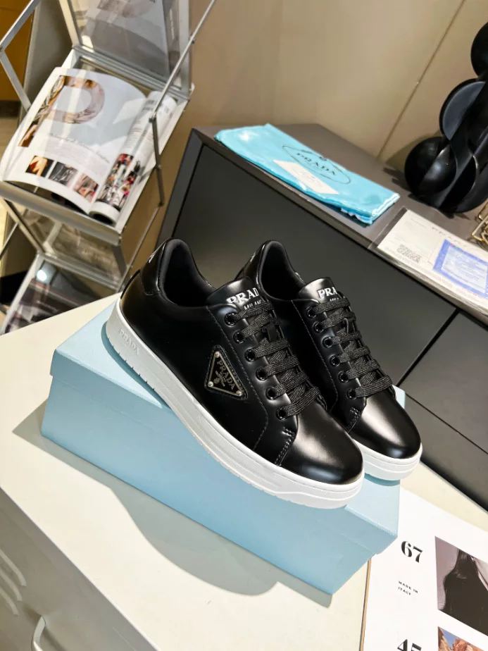 Pra*a downtown brushed leather sneakers - prd036
