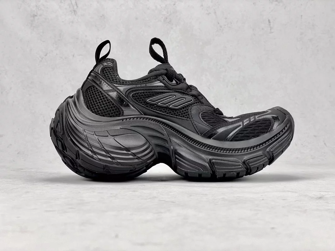 Ba*len*cia*ga men's 10xl sneaker in black - bb274