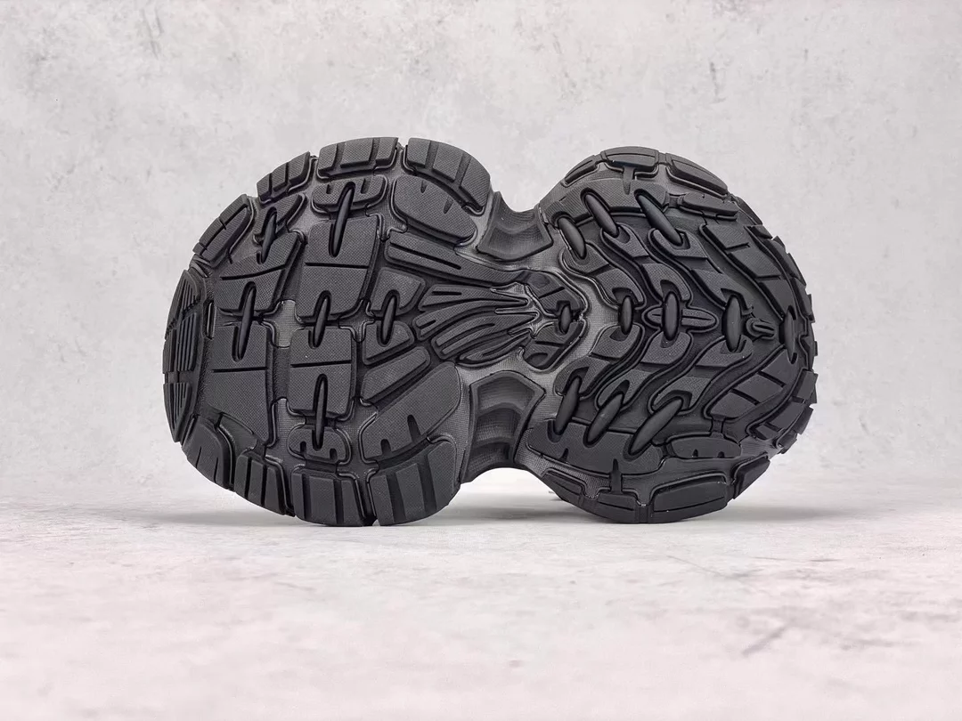 Ba*len*cia*ga men's 10xl sneaker in black - bb274