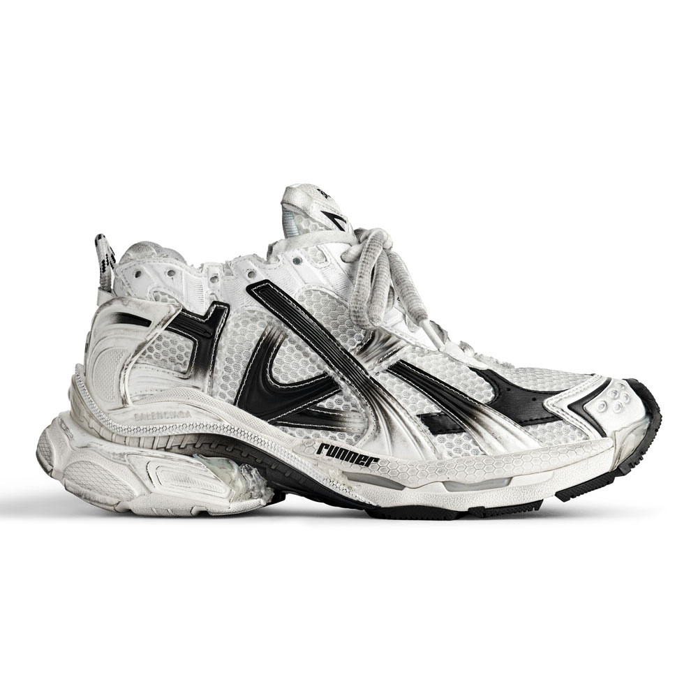 Ba*len*cia*ga runner gradient sneaker in white and black polyurethane and polyester - bb265