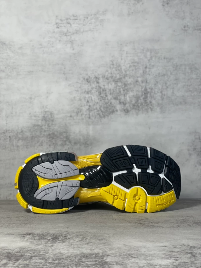 Ba*len*cia*ga runner sneaker in grey - bb263