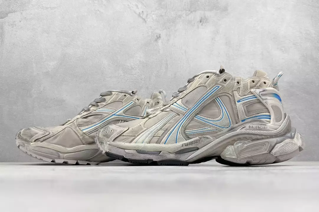 Ba*len*cia*ga runner sneaker in taupe/blue - bb264