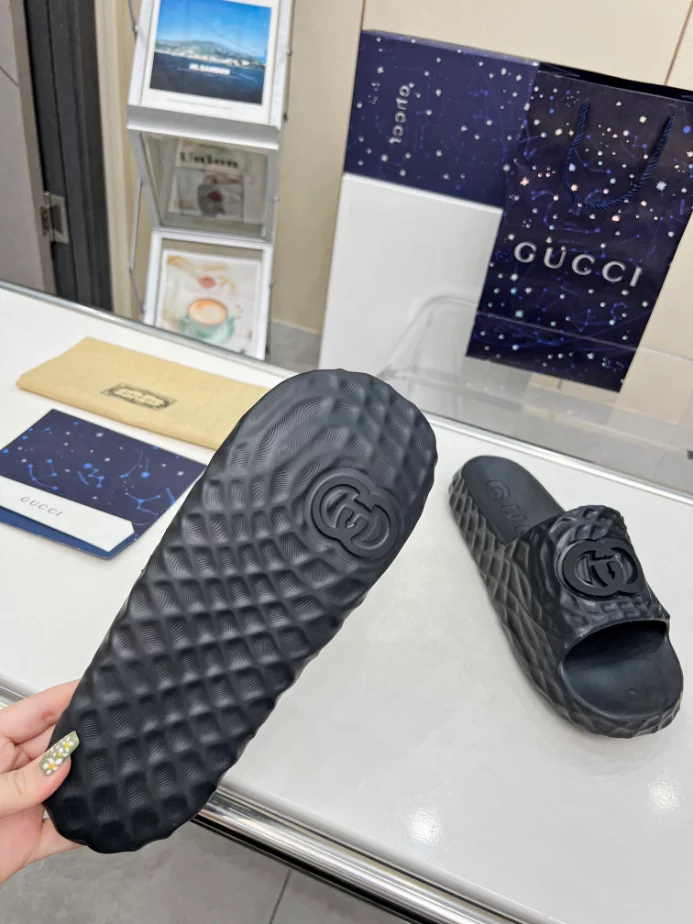 G*u*i men's interlocking g slide sandal - sdg022