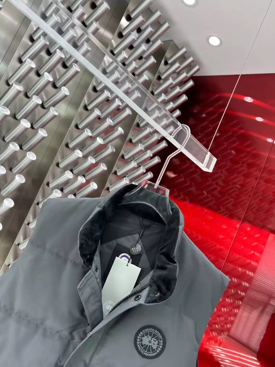 Can*a Go*e freestyle crew vest black label - repgod.org