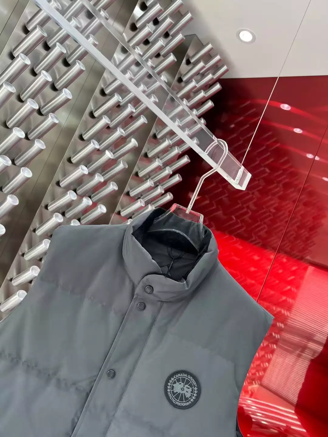 Can*a Go*e freestyle crew vest black label - repgod.org