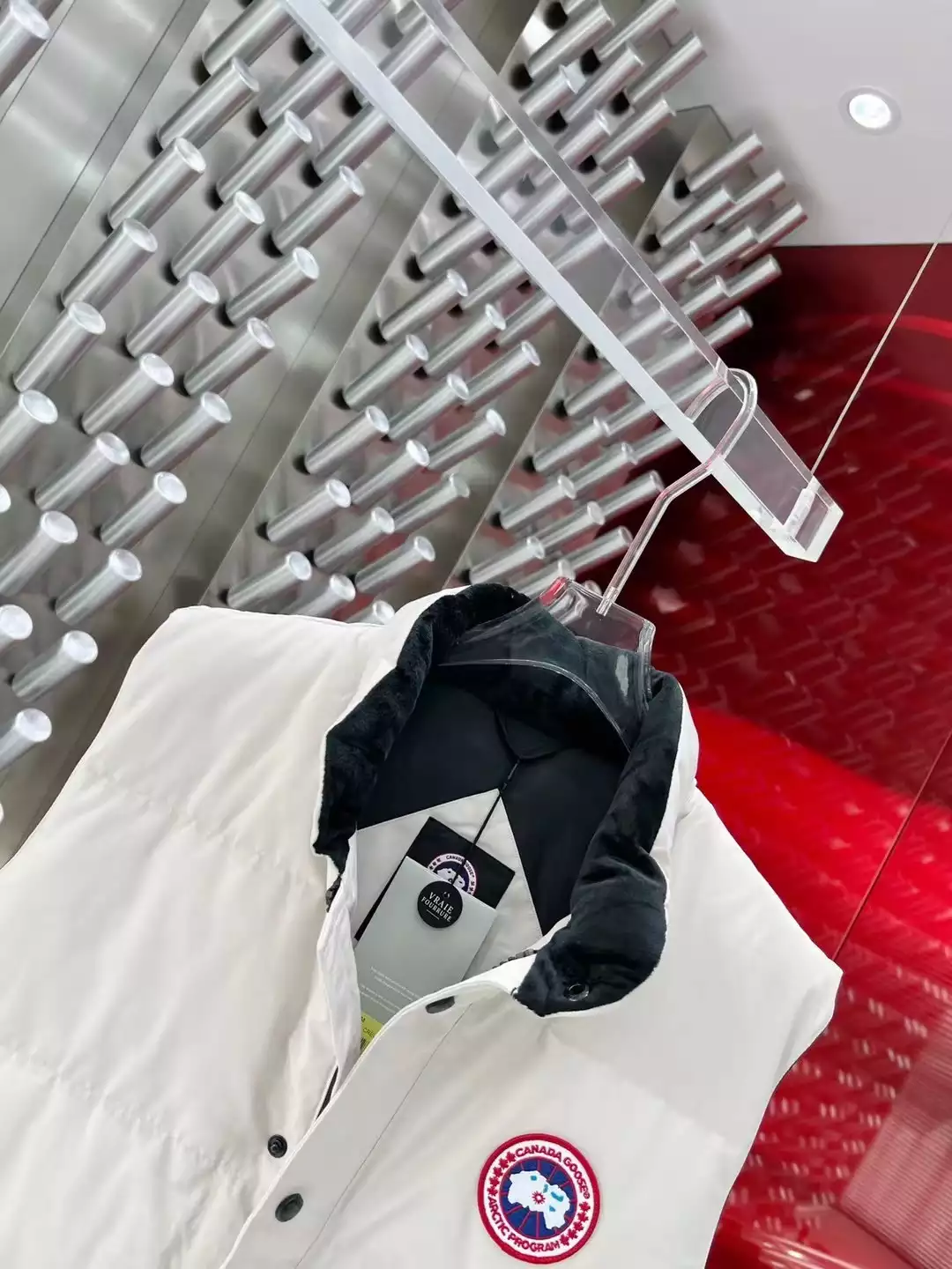 Can*a Go*e freestyle crew vest - repgod.org