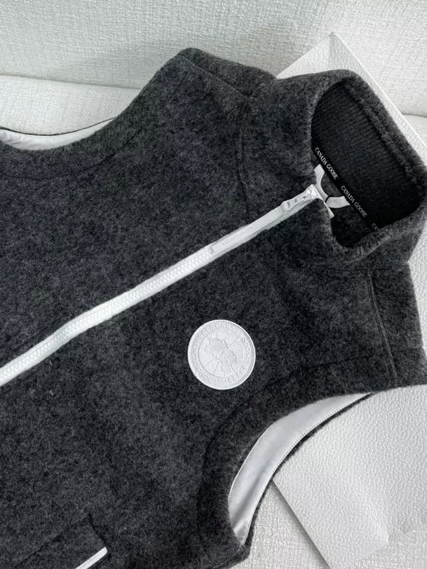 Can*a Go*e mersey vest kind fleece humanature - cg009