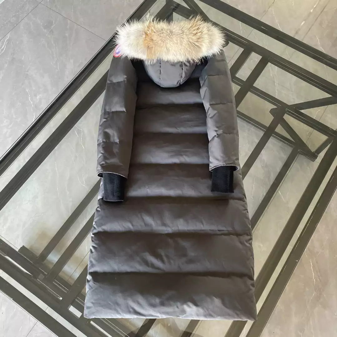 Can*a Go*e mystique parka - repgod.org