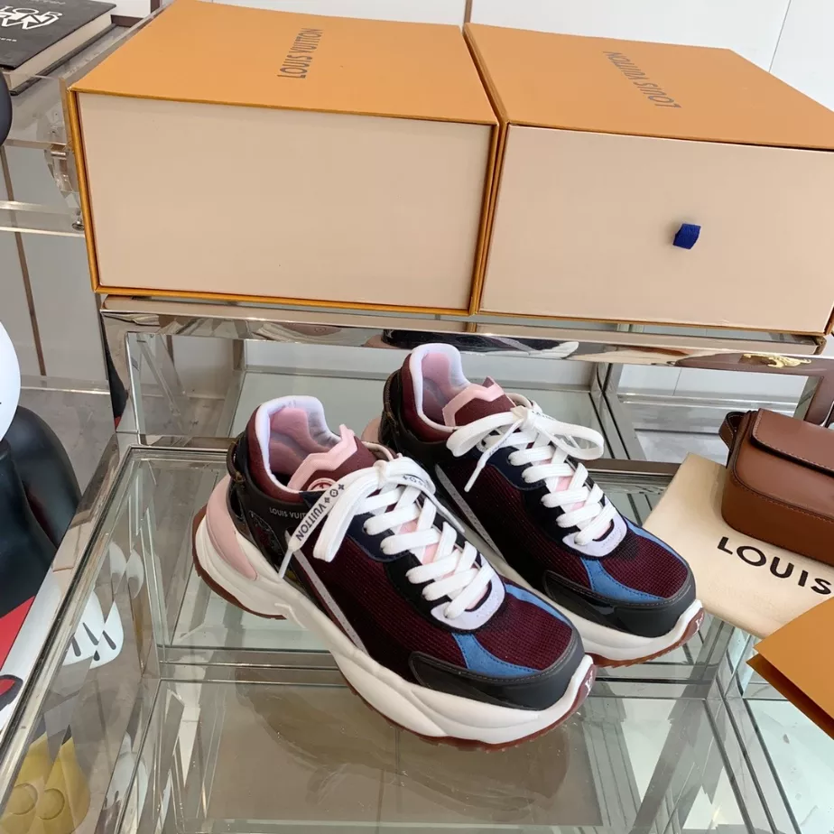 LV WOMEN'S RUN 55 SNEAKER