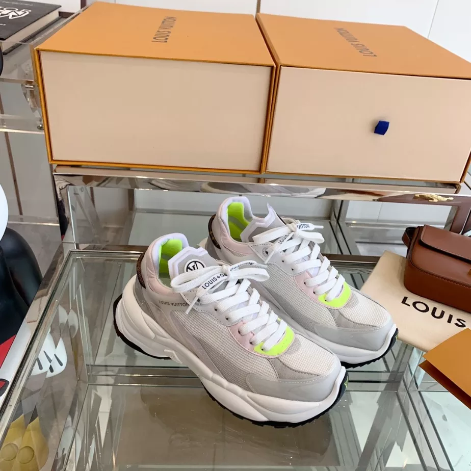 LV WOMEN'S RUN 55 SNEAKER