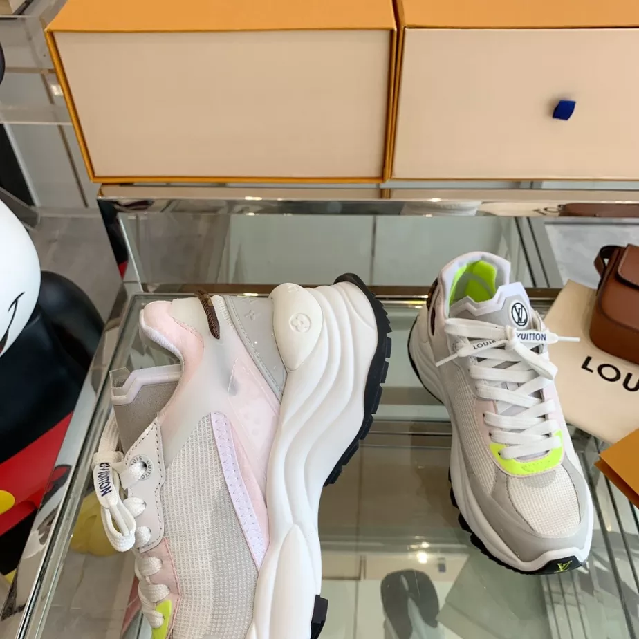 LV WOMEN'S RUN 55 SNEAKER
