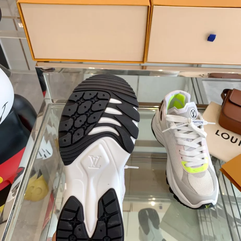 LV WOMEN'S RUN 55 SNEAKER