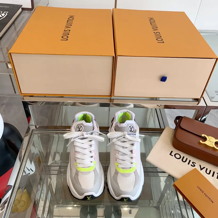 LV WOMEN'S RUN 55 SNEAKER