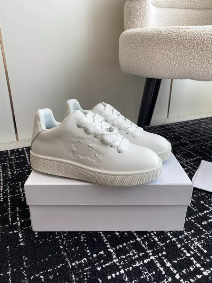 B**rry box logo-debossed leather sneakers - bbr096