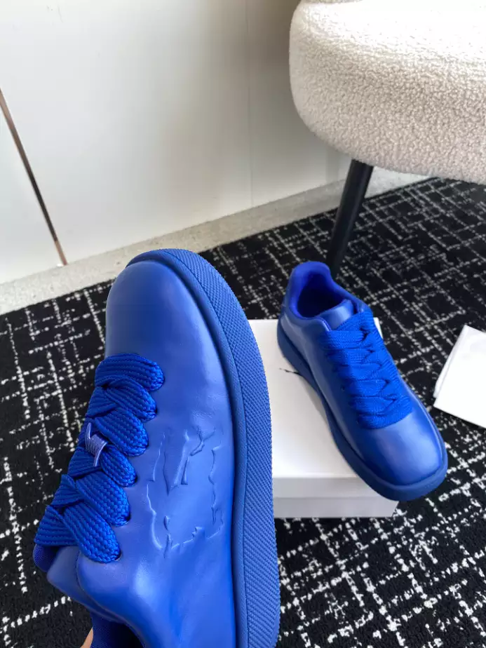 B**rry box logo-debossed leather sneakers - bbr099