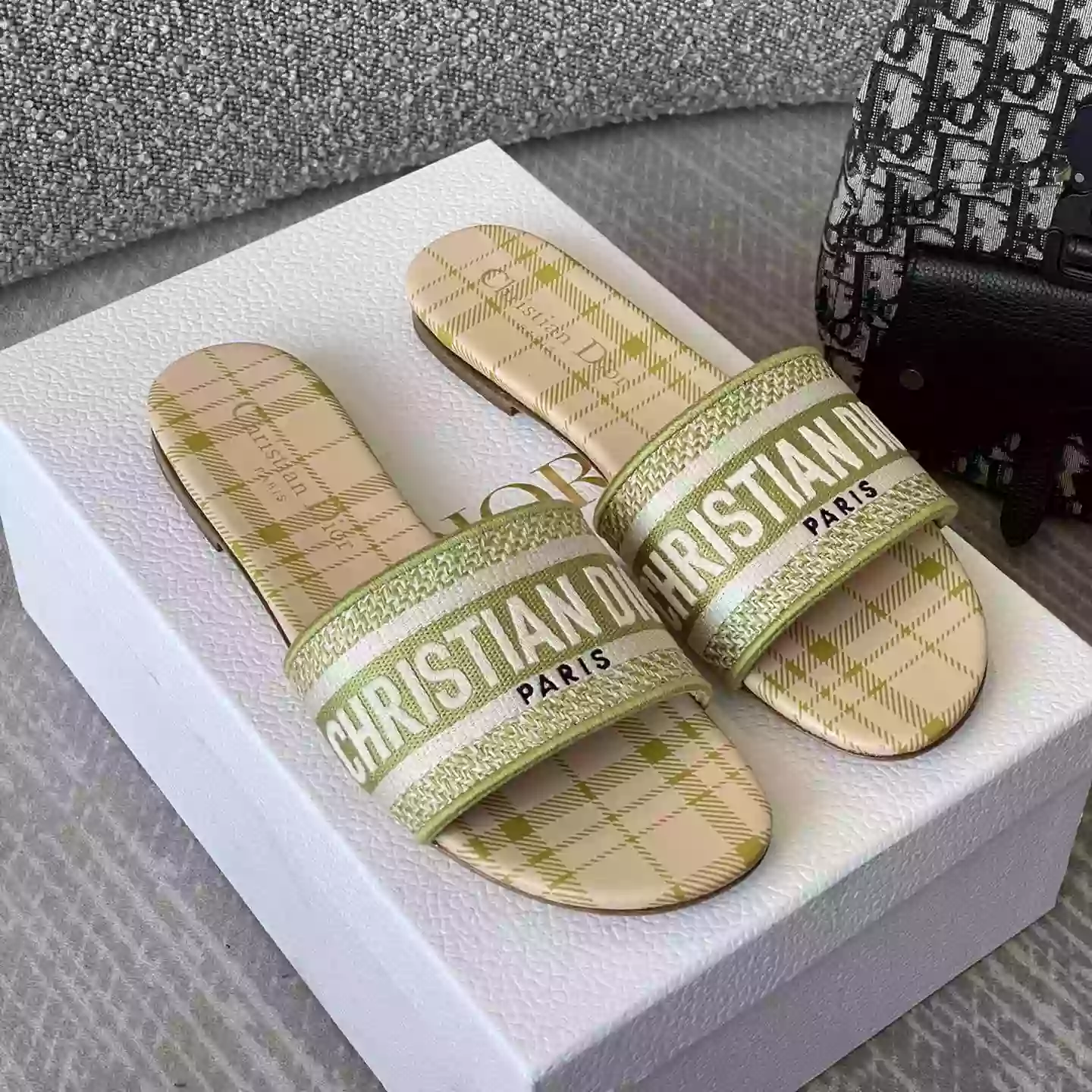 D*or slippers - sdd025