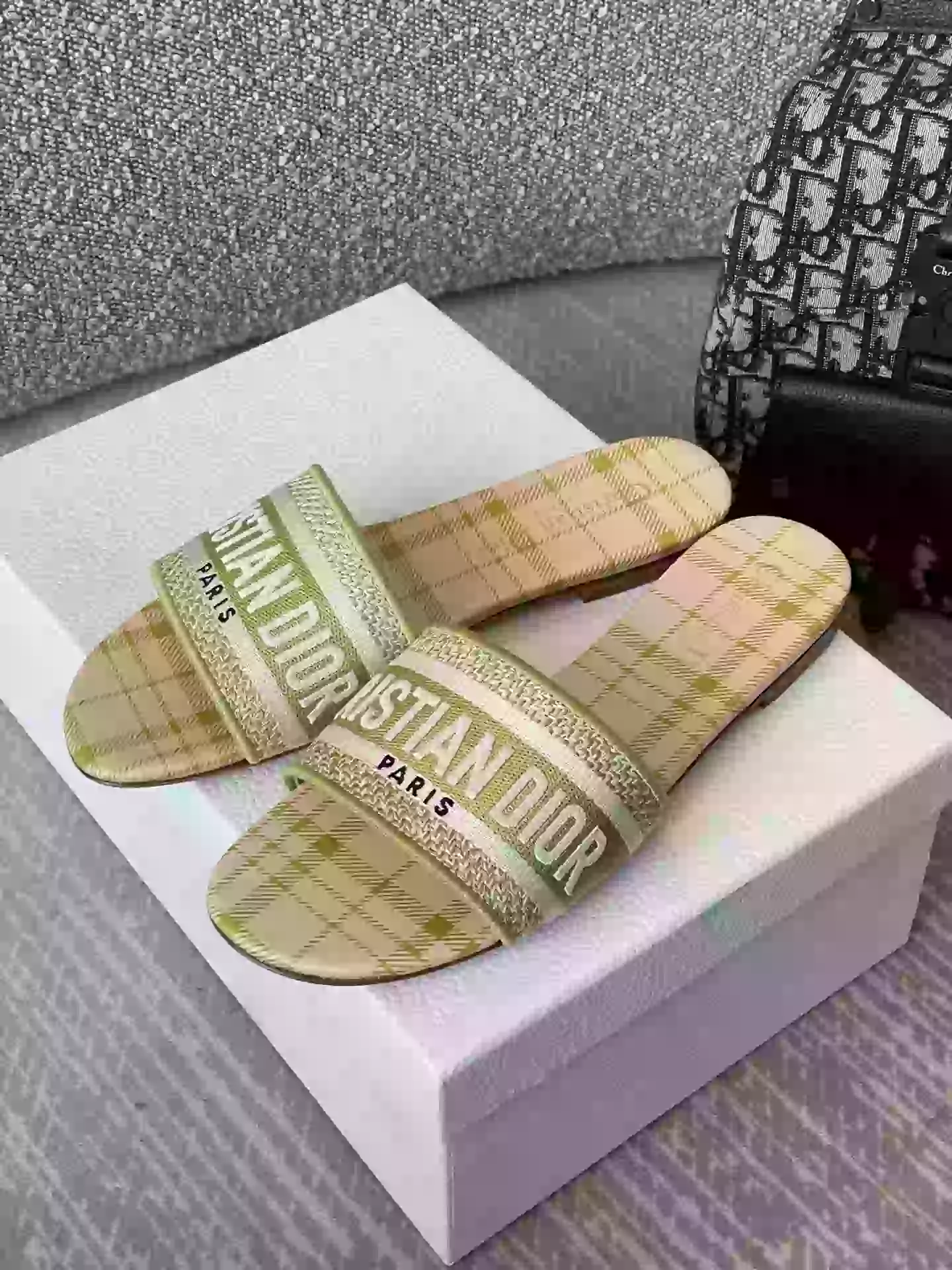 D*or slippers - sdd025