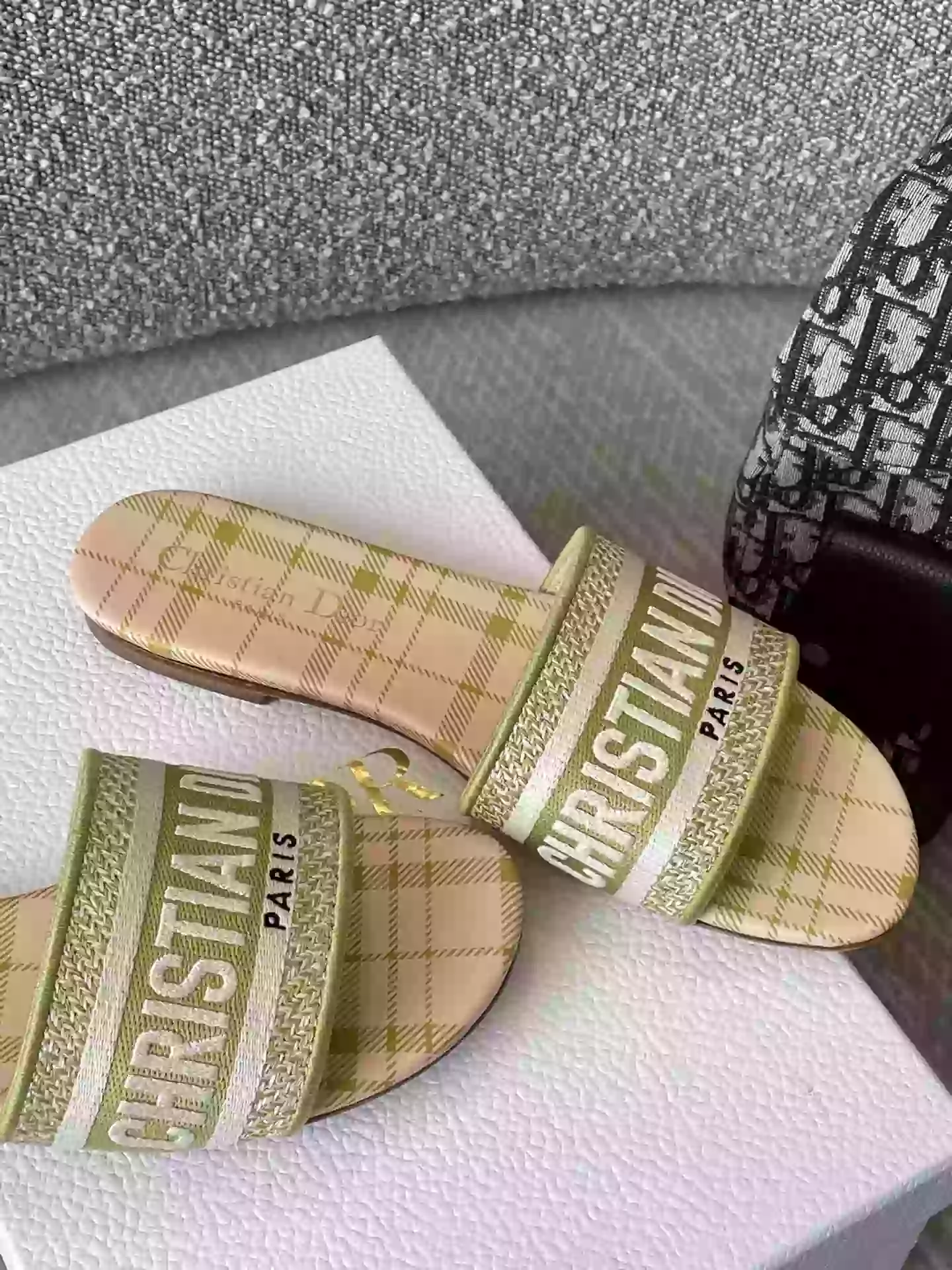 D*or slippers - sdd025