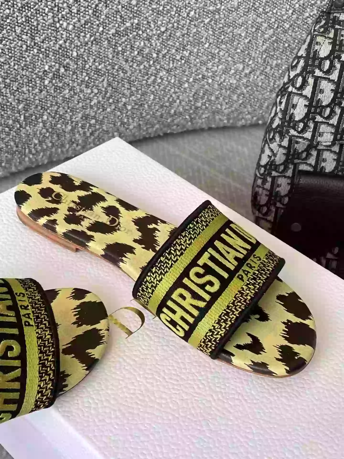 D*or slippers - sdd026