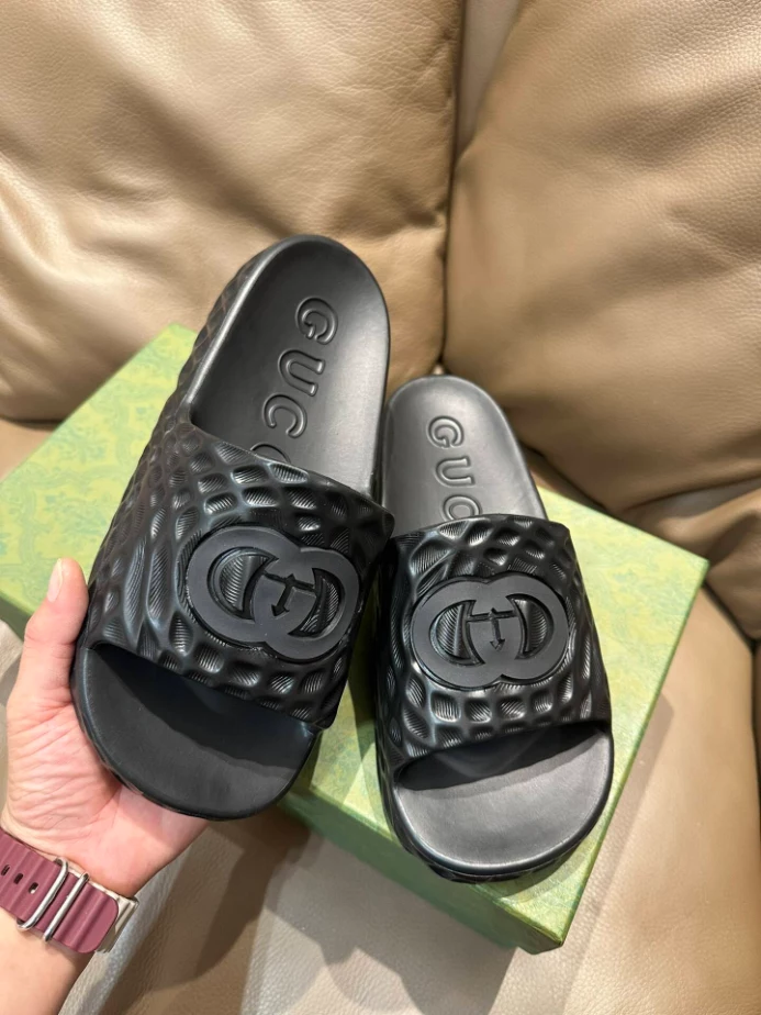 G*u*i men's interlocking g slide sandal - sdg023