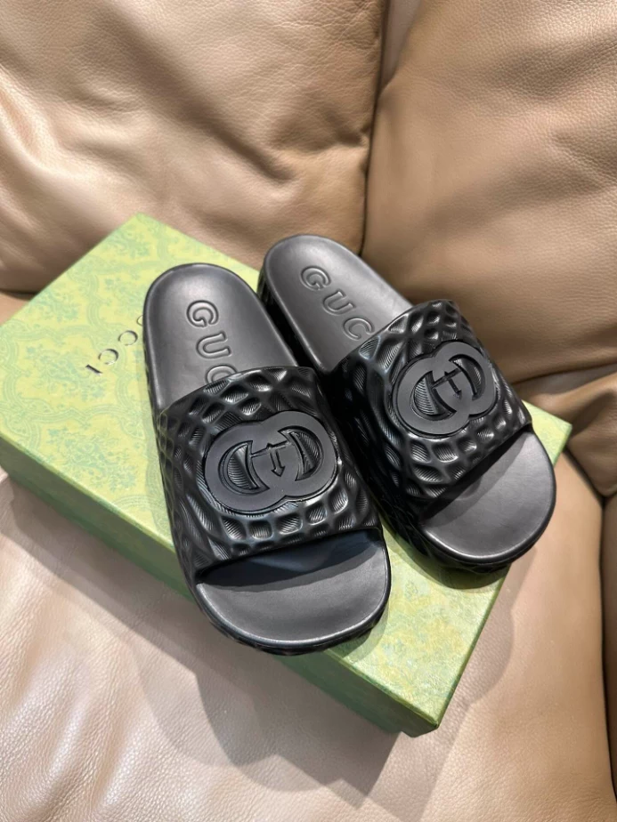 G*u*i men's interlocking g slide sandal - sdg023