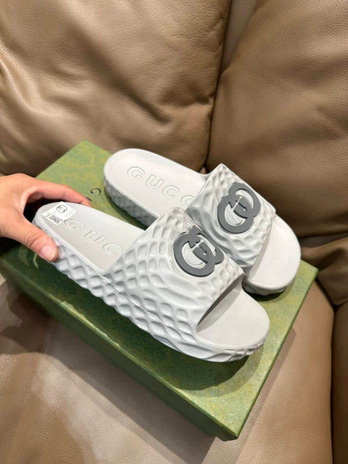 G*u*i men's interlocking g slide sandal - sdg024