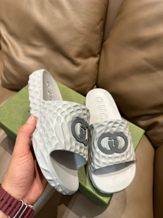 G*u*i men's interlocking g slide sandal - sdg024