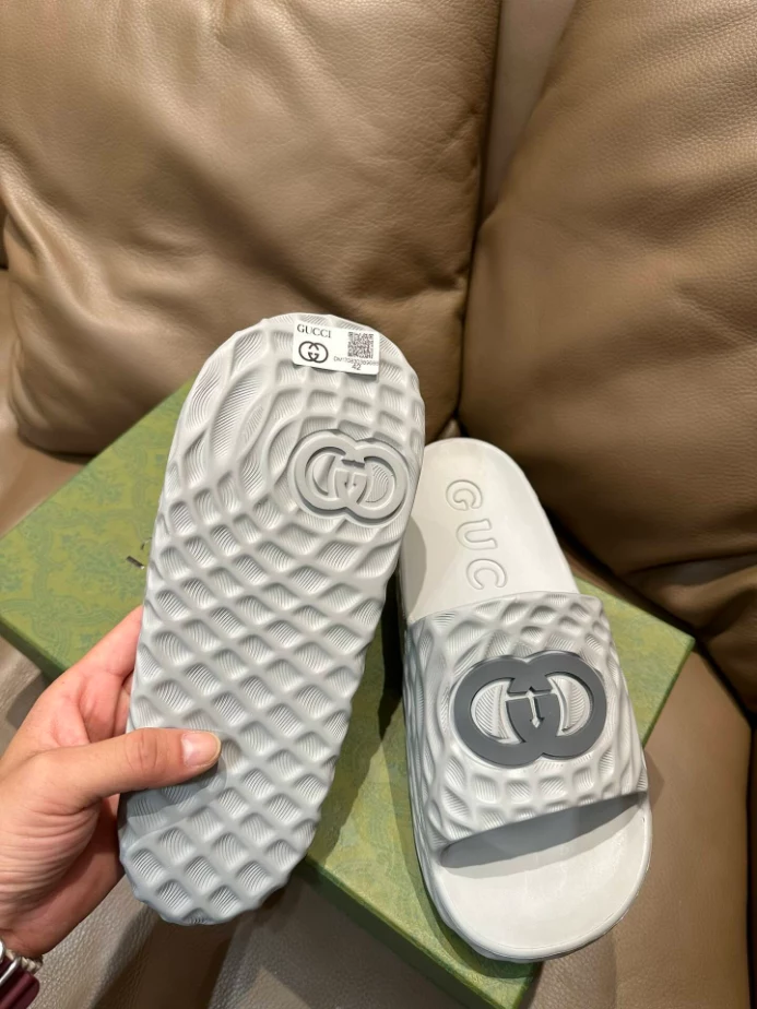 G*u*i men's interlocking g slide sandal - sdg024