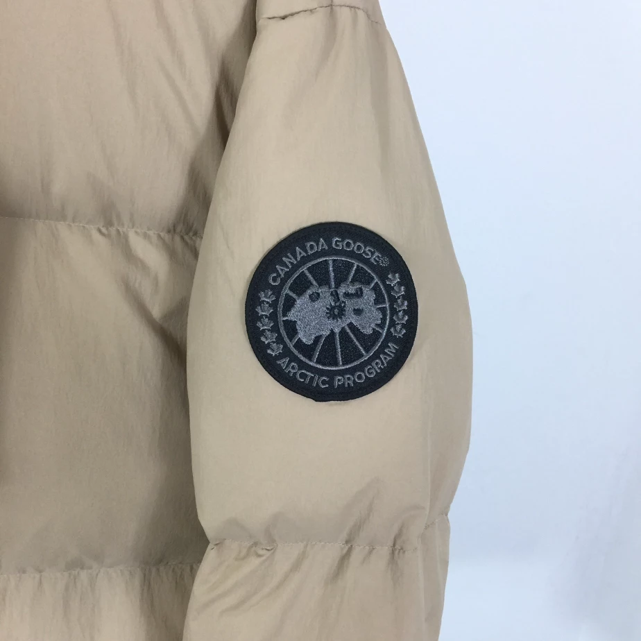 Can*a Go*e jacket